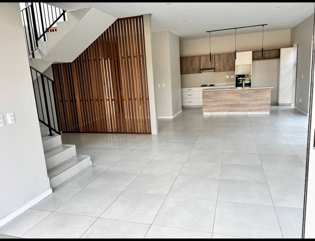 3 BEDROOM TOWNHOUSE FOR SALE IN PALM LAKES ESTATE